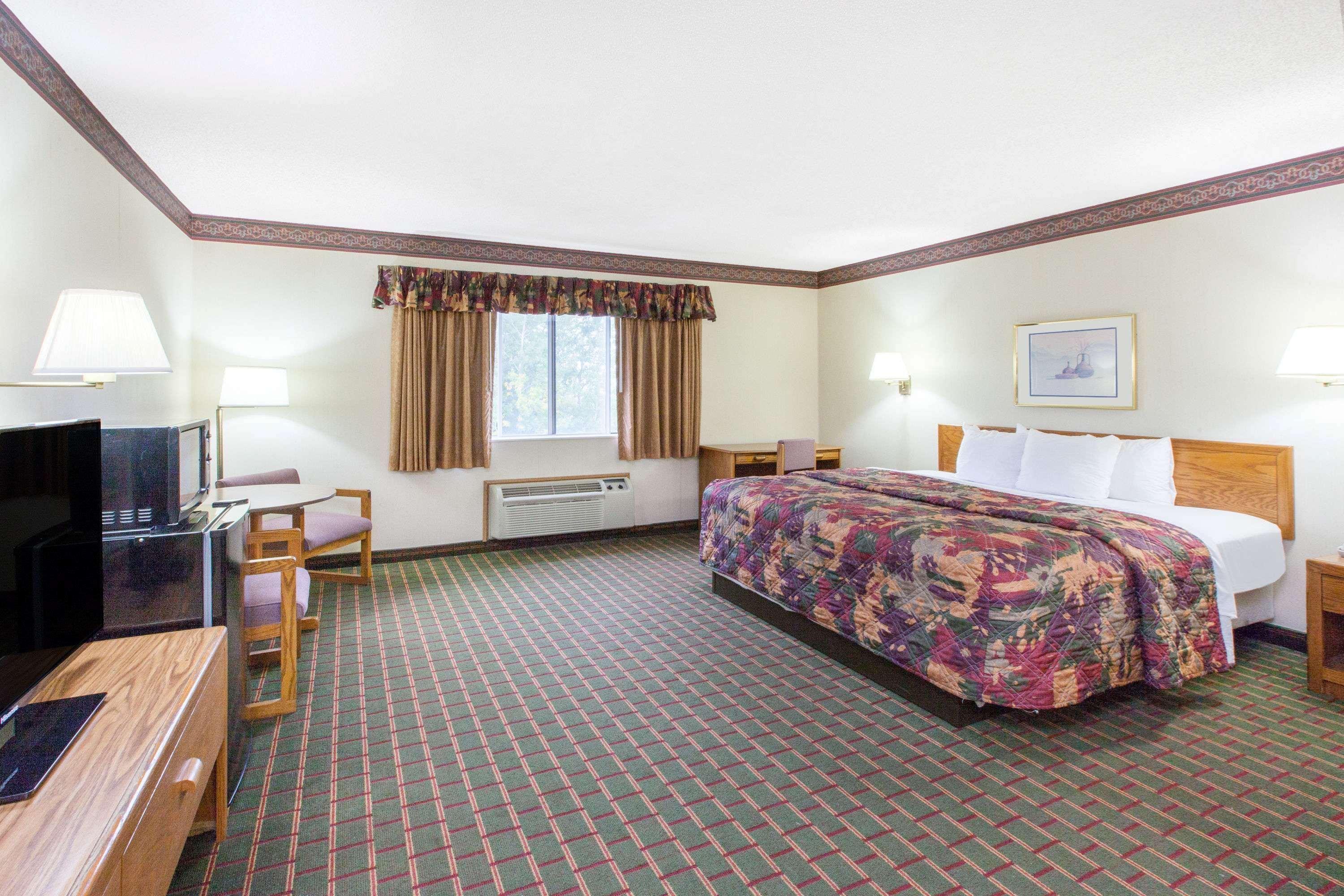 Days Inn By Wyndham Sault Ste Marie Mi Exterior photo