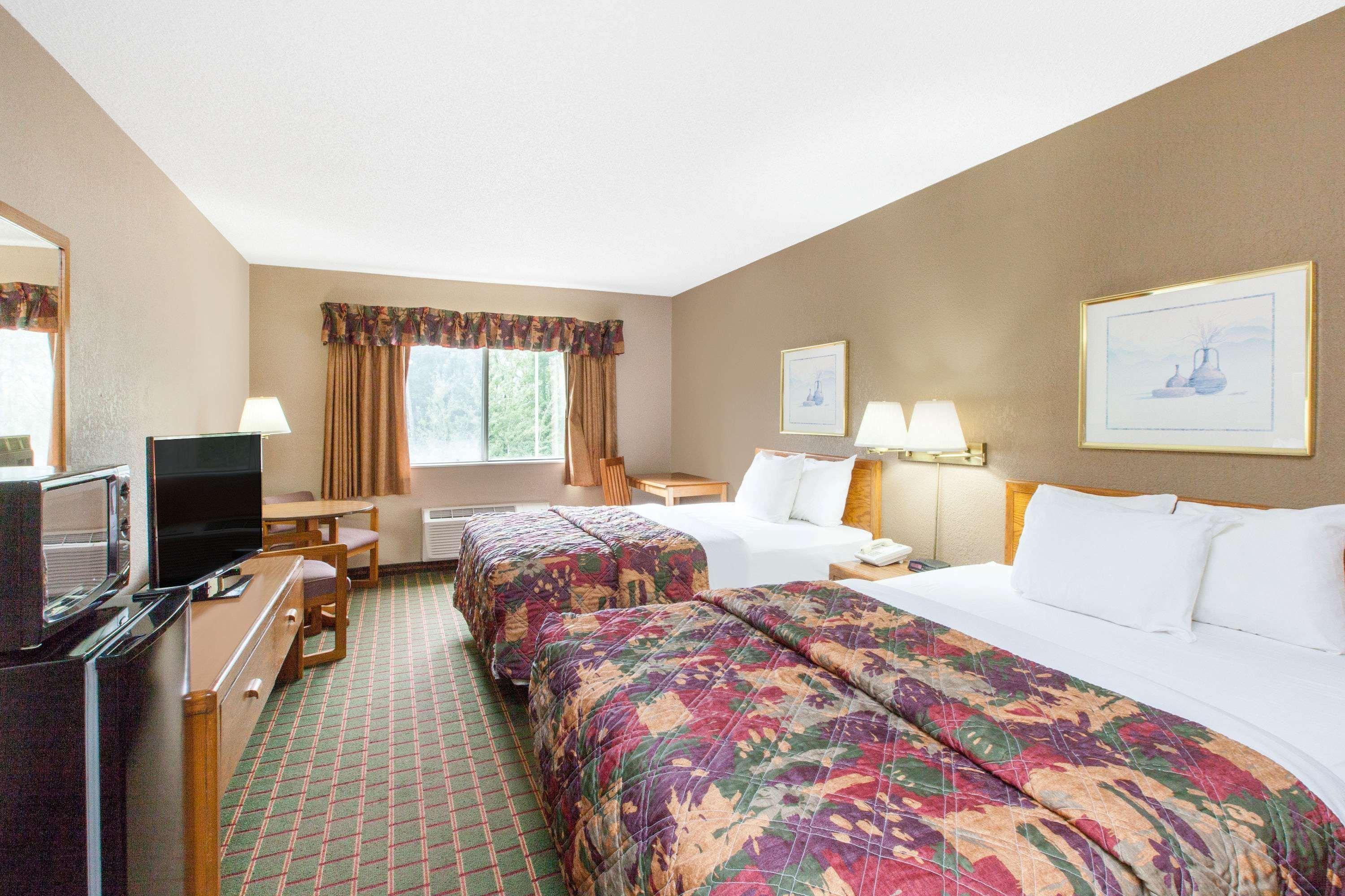 Days Inn By Wyndham Sault Ste Marie Mi Exterior photo