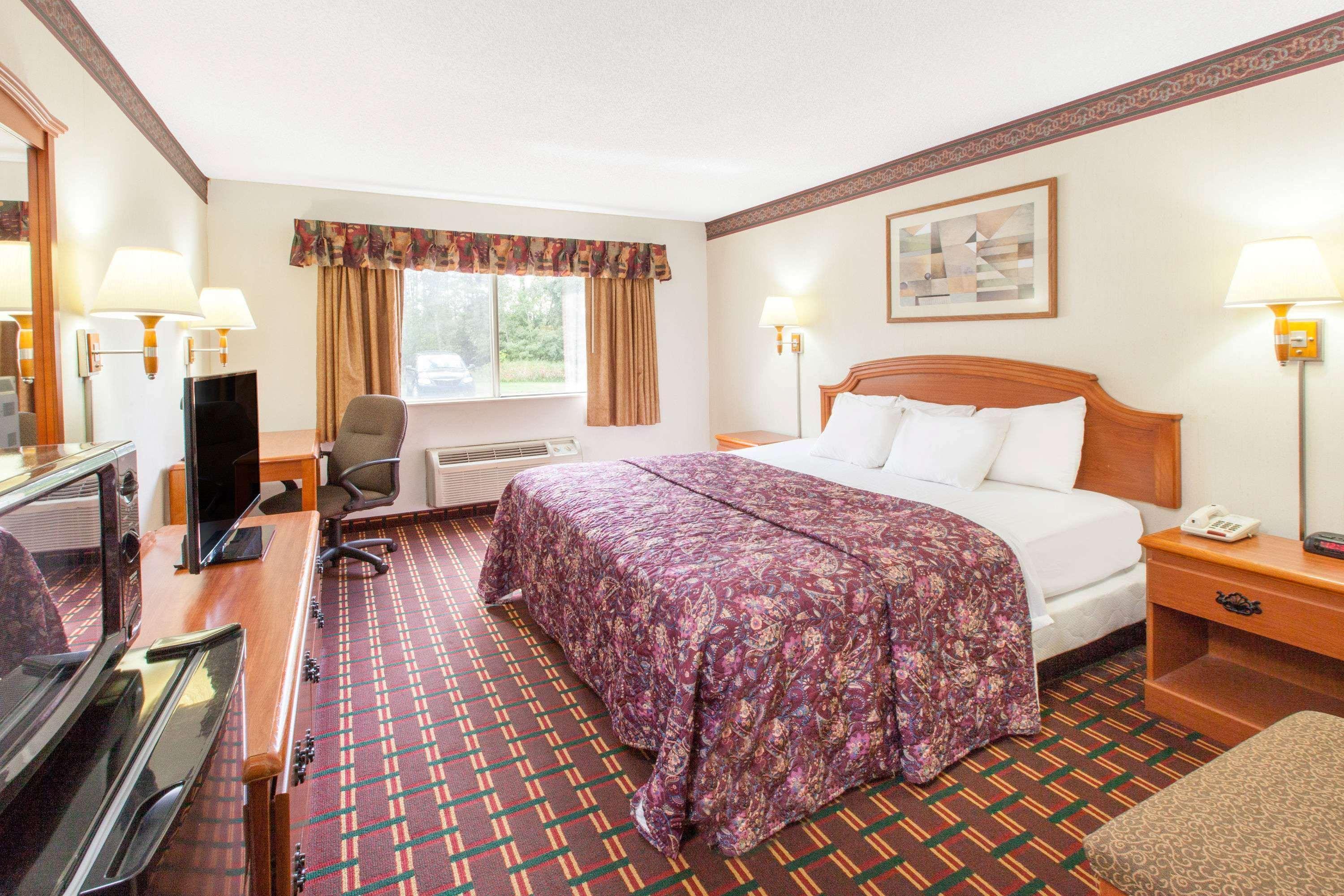 Days Inn By Wyndham Sault Ste Marie Mi Exterior photo