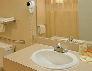 Days Inn By Wyndham Sault Ste Marie Mi Room photo